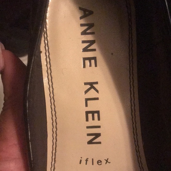 REPOST - size 8.5 patent leather Anne Klein slip ons. classic pair of shoes - Picture 4 of 5